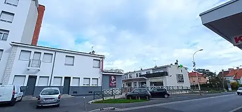 et au XXIe siècle.