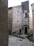 Maison renaissance : deuxième moitié du XVIe&nbsp;siècle et son porche en anse de panier.