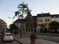 Vue depuis la rue Jeanne-d'Arc voisine.