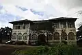 Vue de face de la Maison des célibataires de la Woermann à Bonanjo