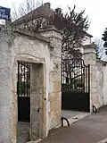 Maison forte de Bron, entrée