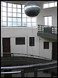 Dernier étage de la rampe d'accès aux étages.