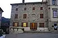 Maison sur la place.