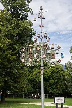Photographie de maisons à oiseaux, dans le parc Simon-Berger.
