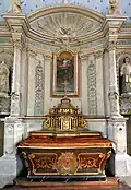Le maitre-autel et le retable.