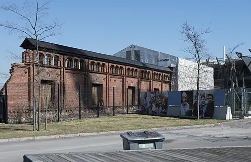 Ruines de l'entrepôt en 2017, un an avant sa démolition..