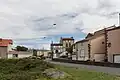 Le bourg traversé par la RD 15.