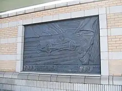 Plaque commémorative du record du 21 juillet 1925 à Pendine, sur Sunbeam 350HP (mur du marché de Saint John's Park's, les Sunbeam étant construites à proximité, dans Wolverhampton)