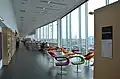 La bibliothèque au dernier étage de Orkanen.