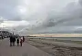 La digue et le front de mer.