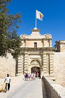 Porte principale.