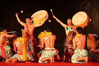 Danseurs-Percussionnistes Manipuris (Pung Cholom) lors du festival de danse.