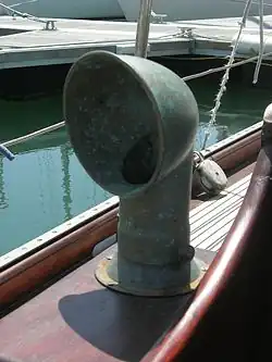 Extracteur de fumées de bateau.