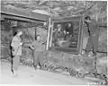 Le tableau a été transporté avec d'autres tableaux de la galerie nationale allemande dans une mine pour la protéger des bombes durant la Seconde Guerre mondiale. Cette photographie de 1945 montre des soldats américains avec le tableau dans la mine de sel de Merkers.