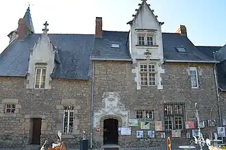 Façade depuis la cour.