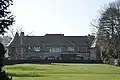 Le manoir vue depuis la prairie.