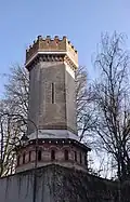 La tour, l'ancienne fabrique du jardin.