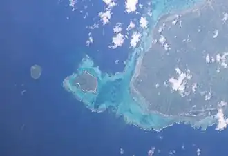 Image satellite de l'île de Manono avec Upolu à l'est et la petite île d'Apolima à l'ouest (photo NASA.)
