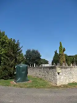 Le cimetière.
