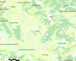 Carte élémentaire montrant les limites de la commune, les communes voisines, les zones de végétation et les routes