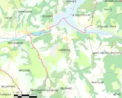 Carte élémentaire montrant les limites de la commune, les communes voisines, les zones de végétation et les routes