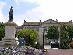 Monument aux morts de Marans