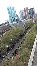 Marathon de Rotterdam sur Coolsingel, avec le Beurs-WTC en arrière plan (2014).
