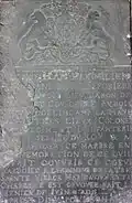 Le marbre bleu dans la chapelle.
