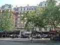 Emplacement du marché de la place Maubert, nommé ainsi bien que techniquement localisé sur le boulevard Saint-Germain.