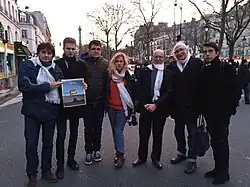 Marco Pannella avec André Gattolin, Matteo Angioli et Laura Harth à Paris, manifestation du 11 janvier 2015