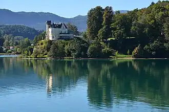 Schloss Reifnitz (de) (ou « Petit Miramare », une construction de 1898 à Maria Wörth.