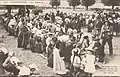 Un banquet de mariage à Locmariaquer vers 1920 (carte postale Henri Laurent).