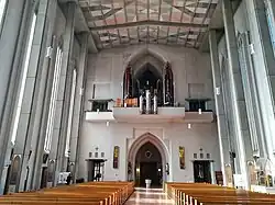 Galerie avec orgue