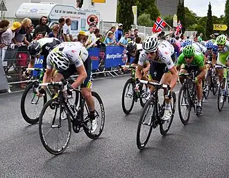 Photographie des coureurs de l'équipe cycliste HTC, préparant le sprint pour Mark Cavendish lors du final de 15e étape du Tour de France 2011