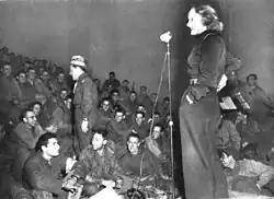 Marlene Dietrich sur le front de Lorraine avec la 3e&nbsp;armée en 1944.