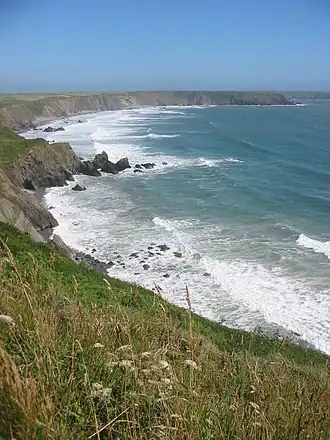 Le sentier vu de la péninsule Maroles