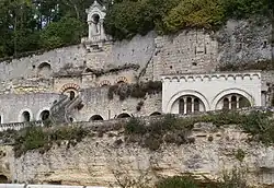 Grottes attribuées aux premiers ermites (réaménagement XIXe siècle).