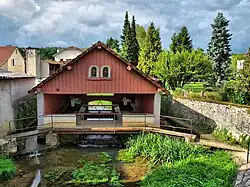 Lavoir couvert.