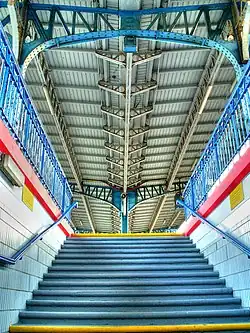 Escaliers du souterrain, menant aux quais.