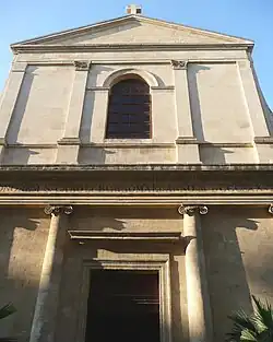 Façade de l'église, rue Grignan.