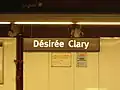 Nom de la station sur le quai.
