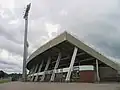 Tribune visiteurs vue de l'extérieur en 2008