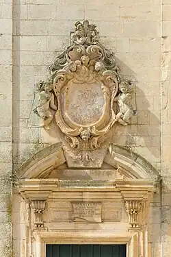 Portail latéral.
