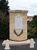 Le monument aux morts à proximité de la mairie (oct.&nbsp;2012)