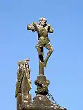La Martyre : la porte triomphale de l'enclos paroissial, partie sommitale, le mauvais larron