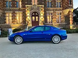 … à moteur V8 .