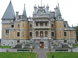 et façade classée.