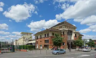 Ancien bâtiment voyageurs de la ligne de Sceaux, puis du RER B,aujourd'hui désaffecté.