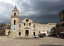 Façade et clocher.