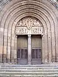 Tores continus sans chapiteaux (basilique Notre-Dame-des-Miracles de Mauriac, Cantal).